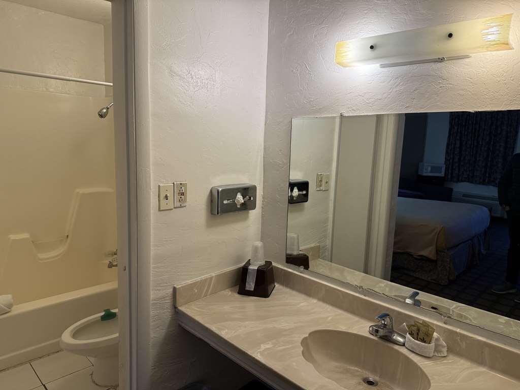 Americas Best Value Inn Wendover Cameră foto
