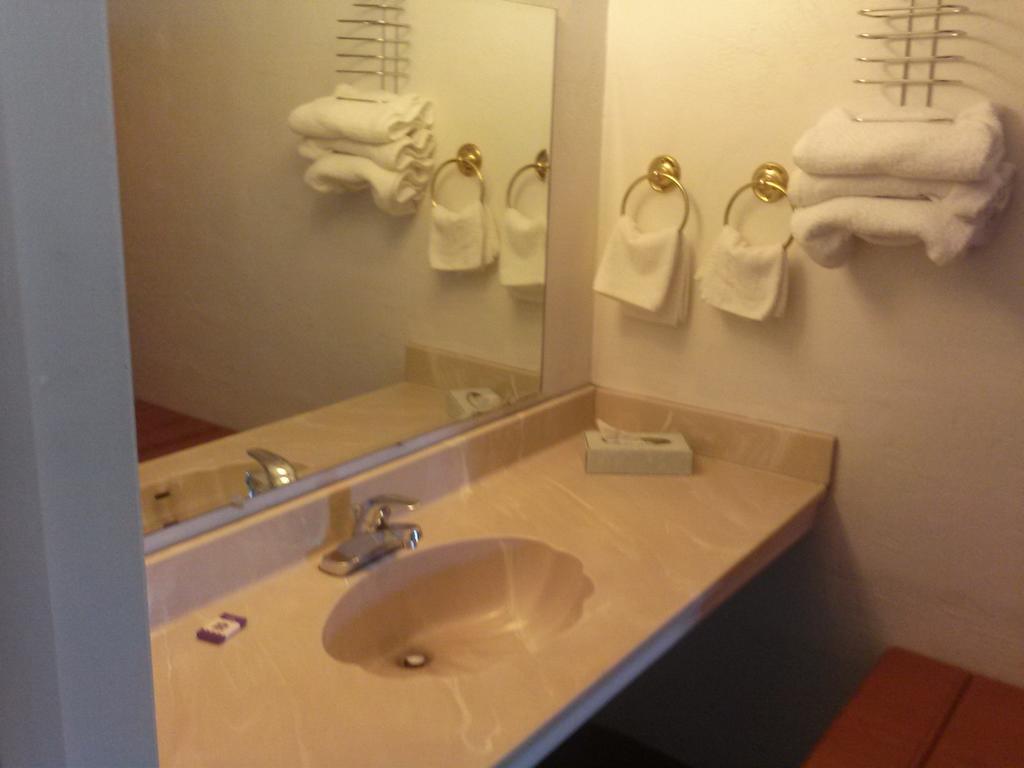 Americas Best Value Inn Wendover Cameră foto
